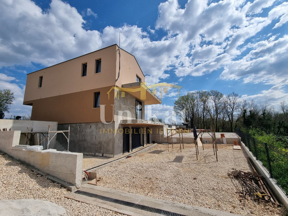 Casa nei dintorni di Višnjan - 4 camere da letto e piscina